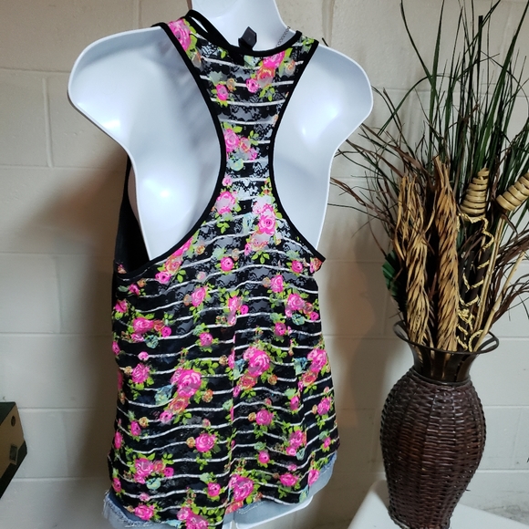 Jennifer Moore, Jenni, Tank - Picture 2 of 5